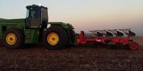 التحضير للموسم الزراعي القادم في سهل عرابه جنين