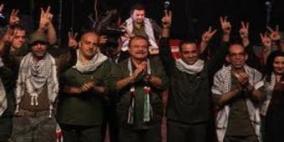 فرقة العاشقين تغرد في ساحة السرايا وسط غزة رغم الظلام