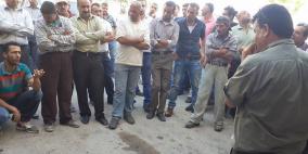 موظفو بلدية دورا ينظمون وقفة تضامنية على قانون التسكين