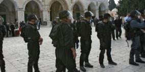 مستوطنون يقتحمون باحات المسجد الأقصى