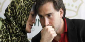 يمني كافأ شاباً أميناً بتزويجه ابنته