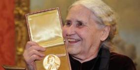 وفاة البريطانية ليسينغ الحائزة على جائزة نوبل للآداب