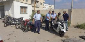 مصادرة مركبات ودراجات نارية غير قانونية واعتقال عدد من المطلوبين في جنين