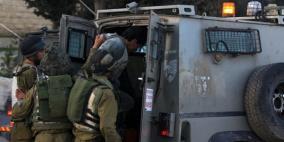 الاحتلال يعتقل 16 مواطناً من الضفة بينهم طفلة