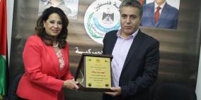 الاتيرة تكرم قائد جهاز الضابطة الجمركية وعددا من المدراء في المحافظات