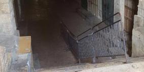 بالصور: الاحتلال يغلق سوق القطانين