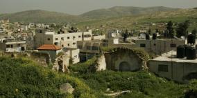 الاحتلال يخطر عائلات من طوباس بإخلاء منازلها