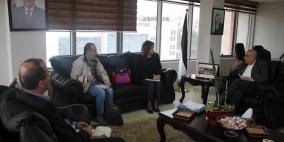 زيارة وفد الصليب الاحمر لبلدية البيرة