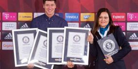 خماسية ليفاندوفسكي تمنحه 4 شهادات بـ"غينيس"