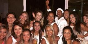 الأسطورة رونالدينيو .. عاطل