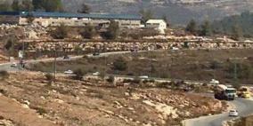 مستوطنون يرشقون مركبات المواطنين بالحجارة قرب مستوطنة حلميش شمال غرب رام الله