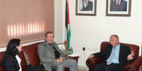 بلدية الخليل و وفد من الإتحاد الأوروبي يبحثان امكانية تنفيذ مشاريع مشتركة في المدينة