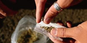 أب يبلغ عن ابنه لتعاطيه المواد المخدرة في جنين