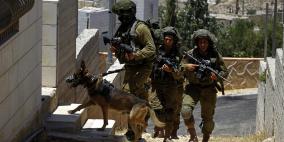 الاحتلال يبعث رسائل تهديد لاسرى محررين