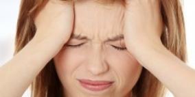 تعرفي على أثر القلق والتوتر على بشرتك