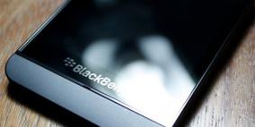 "بلاك بيري" تكشف رسمياً عن هاتفي Z10 و Q10