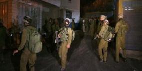 مصادر لـ "رايــة" الاحتلال يمنع التجول في بيتا وحوارة ويقتحم برقة