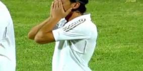 ماذل فعل أوزيل في الكويت عندما سمع الآذان ؟