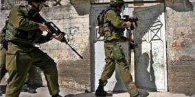 الاحتلال يداهم منزل أسير محرر غرب جنين ويعبث بمحتوياته