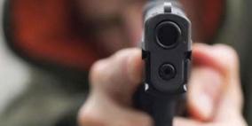 ترك حفيدته وحدها بالصحراء واعطاها مسدسا لقتل أي شخص سيئ