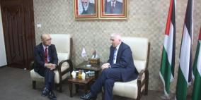 محافظ الخليل يطلع ممثل اليابان لدى دولة فلسطين على أوضاع المحافظة