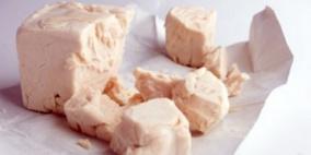 قناع خميرة الخبيز مع عسل النحل لتنظيف البشرة وإزالة البثور السوداء