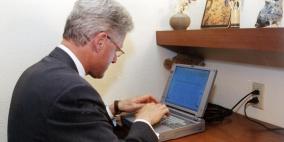 لابتوب كلينتون الذي أرسل منه أول رسالة رئاسية للبيع