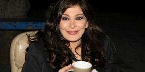 إليسا تفطر موزا وعسلا وتخشى التخمة