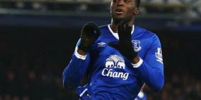 إيفرتون يخشى رحيل مهاجمه لمانشستر يونايتد