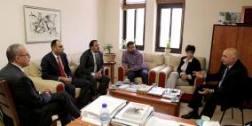 جامعة بيرزيت والبنك الاسلامي الفلسطيني يبحثان سبل التعاون المشترك