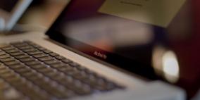 آبل” تؤكد وجود مشكلة في “ماك بوك برو 13″ الجديد وتعمل على حلها