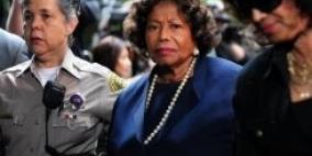 والدة مايكل جاكسون تنتقد مهاجمي ابنها