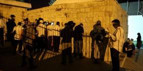 المستوطنون يقتحمون عدة مناطق في نابلس