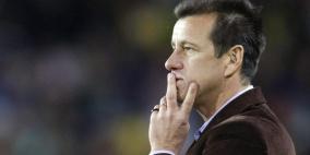 دونغا.. يخرج ويعود من البوابة الهولندية