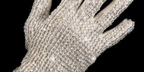 الحكومة الأميركية تخوض “معركة” لأجل قفاز جاكسون