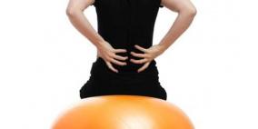 تمارين مد العضلات تساعد في الوقاية من آلام أسفل الظهر