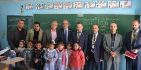 البنك الإسلامي الفلسطيني يتبرع لمدرسة في مخيم النصيرات