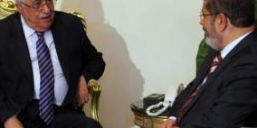 الرئيس عباس يغادر قصر الرئاسة المصري بصمت