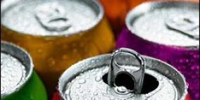 تناول المشروبات الغازية وسكر الفاكهة يؤثر سلبا على الكلى