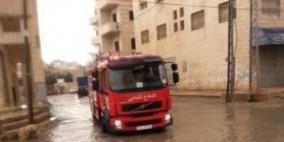 "الدفاع المدني" يخلي 40 شخص في منطقة ام بطم جنوب يطا