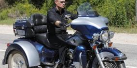 لماذا يتأخر بوتين عن مواعيده؟