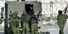 قوات الاحتلال تعتقل عشرة مواطنين من الضفة