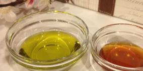 زيت الزيتون وعسل النحل لعلاج تشقق الشفاه