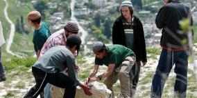 مستوطنون يعتدون على مزارعين في عرّابة