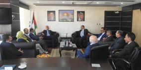 الاتصالات والعدل تطلقان خدمة "عدم المحكومية" عبر البريد