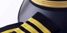ينتحل صفة طيار ليسافر مجاناً