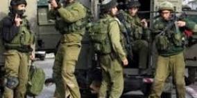 قوات الاحتلال تقتحم منازل المواطنين في بيت كاحل