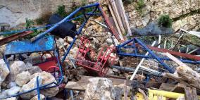 صور:قوات الاحتلال تعتدي على شابين وتهدم ملعبا وغرفة في سلوان