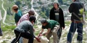 مستوطنون يهاجمون مركبات المواطنين جنوب غرب جنين