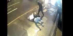 بالفيديو...شاب أسترالي يضرب مسنين بسبب خروجهما في وقت متأخر من الليل